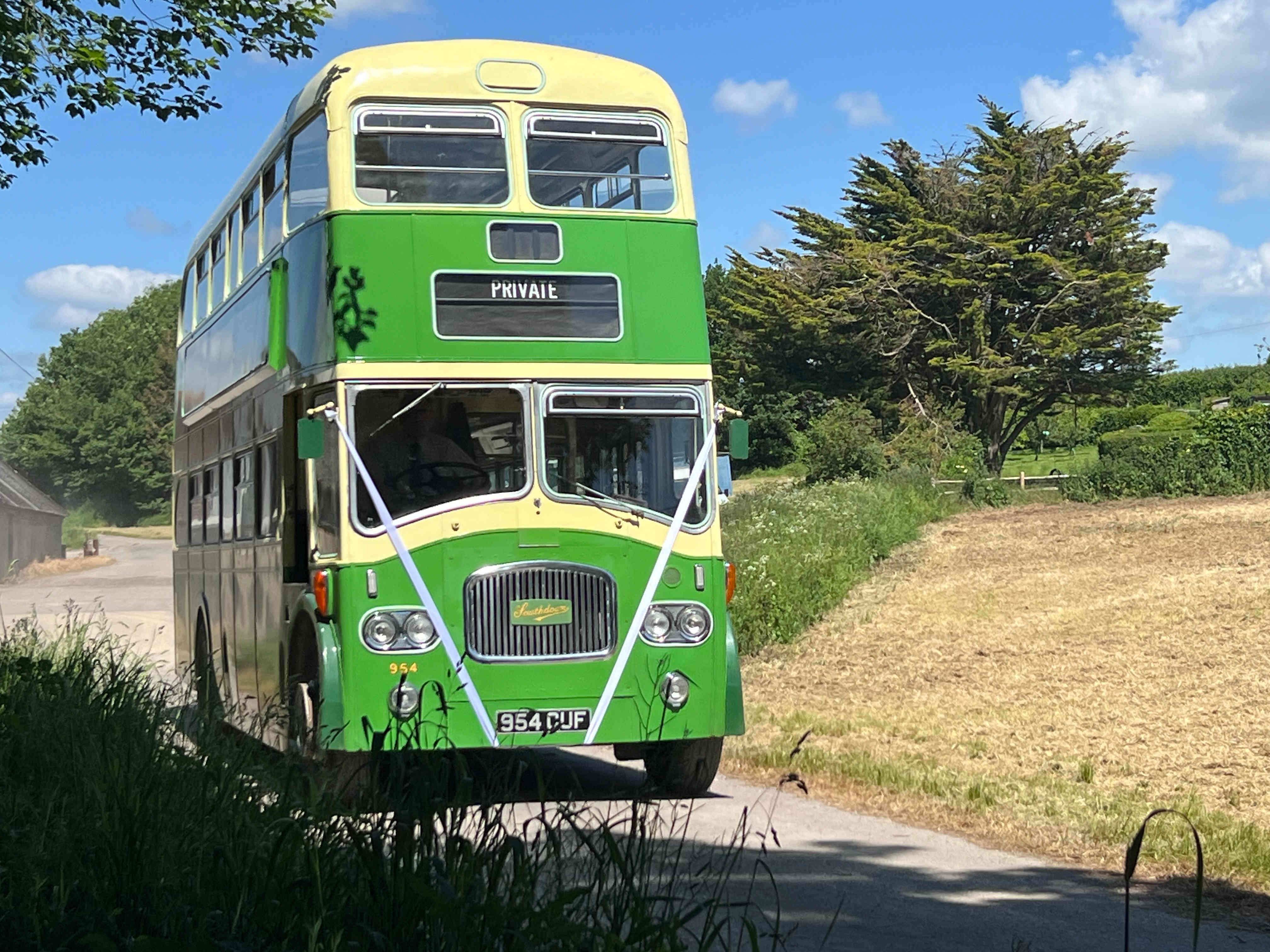 Closed-top bus